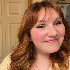 Meet your Posher, Claudia